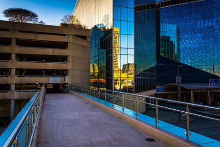 Walkway and the Hyatt Regency Hotel in Baltimore, Maryland.のeditorial素材