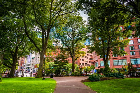 Walkway in the Boston Public Garden.のeditorial素材