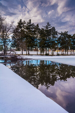 Winter reflections at Kiwanis Lake, in York, Pennsylvania.の写真素材