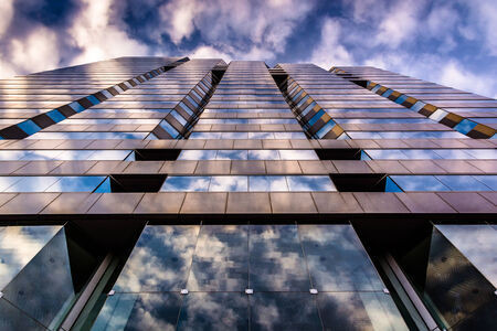 Evening sky reflecting in modern glass architecture at 250 West Pratt Street, in Baltimore, Maryland.のeditorial素材
