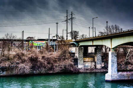 Dark clouds over a bridge over the Schuylkill River in Philadelphia, Pennsylvania.のeditorial素材