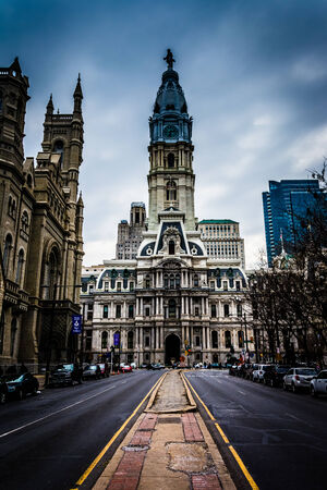 Median on Broad Street and City Hall in Center City, Philadelphia, Pennsylvania.のeditorial素材