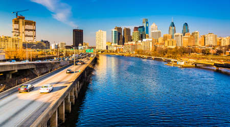 The Schuylkill Expressway and Philadelphia skyline seen from the South Street Bridge in Philadelphia, Pennsylvania.のeditorial素材