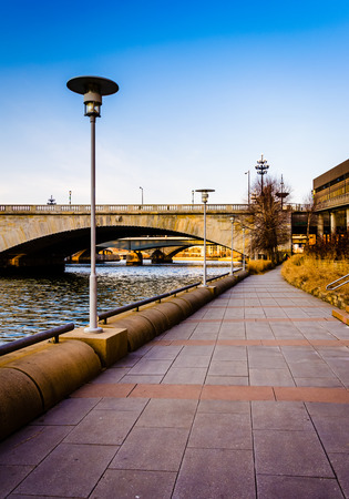 Trail along the Schuylkill River in Philadelphia, Pennsylvania.の写真素材