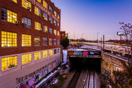 The Fox Building at the Maryland Institute College of Art and railroad tracks at twilight in Baltimore, Maryland.のeditorial素材