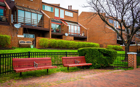 Benches and homes along the Waterfront Promenade in Canton, Baltimore, Maryland.のeditorial素材