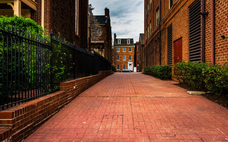 Brick alley and houses in Fells Point, Baltimore, Maryland.の写真素材