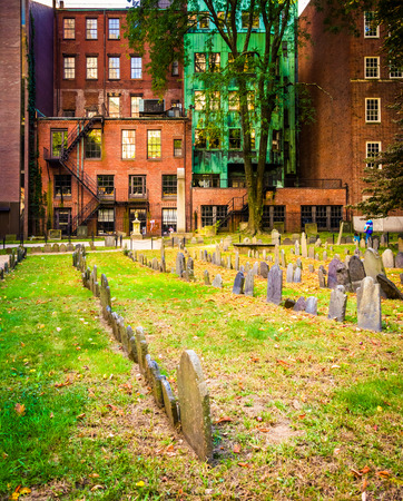 Historic cemetery and old buildings in Boston, Massachusetts.のeditorial素材