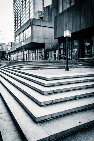 Stairs and modern architecture at Hopkins Plaza in Baltimore, Marylandのeditorial素材