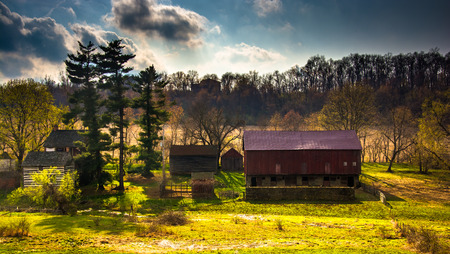 Barn on a farm in rural York County, Pennsylvania.のeditorial素材