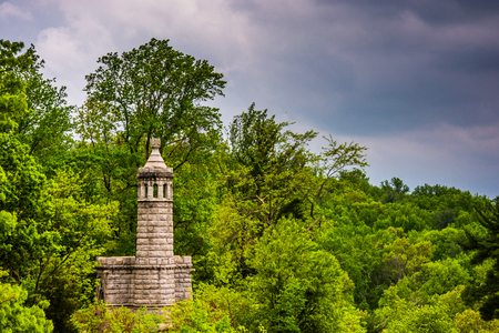 Storm clouds over the castle on Little Round Top in Gettysburg, Pennsylvania.のeditorial素材
