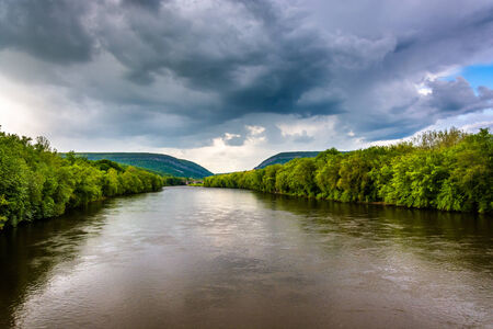 The Delaware River seen from from a pedestrian bridge in Portland, Pennsylvania.の写真素材