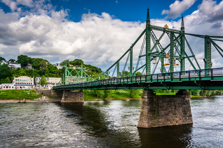 The Northampton Street Bridge over the Delaware River in Easton, Pennsylvania.の写真素材