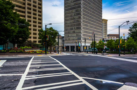 Crosswalk and buildings in downtown Atlanta, Georgia.のeditorial素材