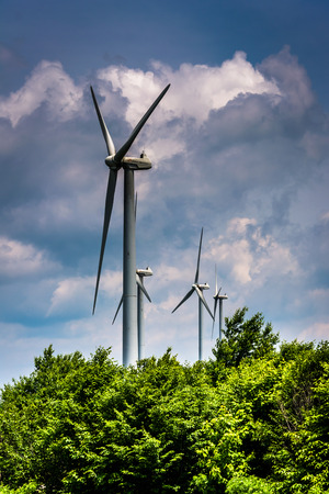 Wind mills in the rural Potomac Highlands of West Virginia.のeditorial素材