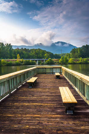 Benches on a small pier and view of Table Rock at Lake Oolenoy, Table Rock State Park, South Carolina.の写真素材