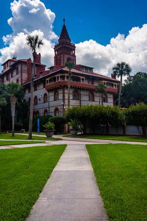 Palm trees and buildings at Flagler College, St. Augustine, Florida.のeditorial素材