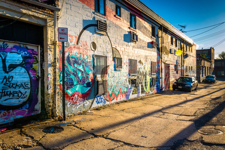 Graffiti on walls in an alley in Baltimore, Maryland.のeditorial素材