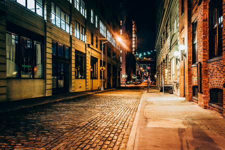 An alley at night, in Brooklyn, New York.のeditorial素材