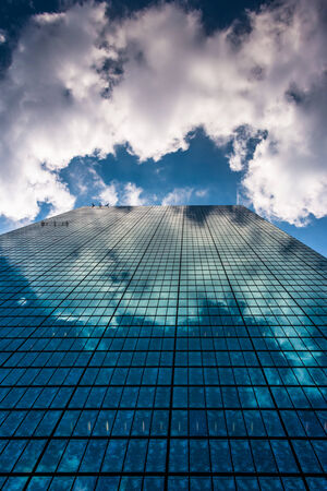 Clouds reflecting in the John Hancock Building in Boston, Massachusetts.のeditorial素材