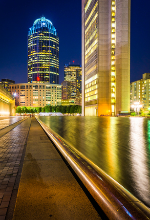 Reflecting pool and skyscrapers at night, seen at Christian Science Plaza in Boston, Massachusetts.の写真素材