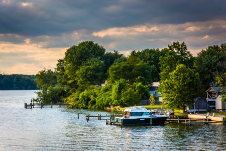 Boats and docks along the Back River in Essex, Maryland.のeditorial素材