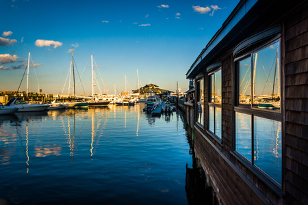 Building and marina on the waterfront in Boston, Massachusetts.の写真素材