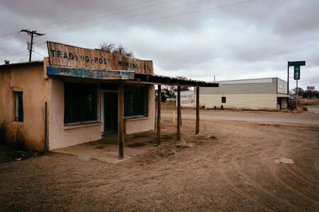 Abandoned trading post in Moriarty, New Mexico.のeditorial素材
