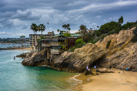 View of a small cove in Corona del Mar, California.のeditorial素材