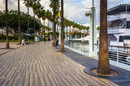 Waterfront walkway in Long Beach, California.の写真素材