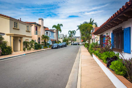 Houses along a street, on Lido Isle, in Newport Beach, California.のeditorial素材