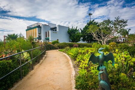 Garden and walkway at Crescent Bay Point Park, in Laguna Beach, California.のeditorial素材