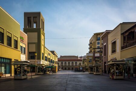 Outdoor pedestrian mall in Pasadena, California.のeditorial素材