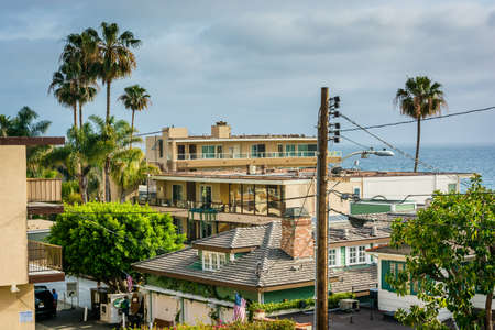 View of buildings and the Pacific Ocean, in Laguna Beach, California.のeditorial素材