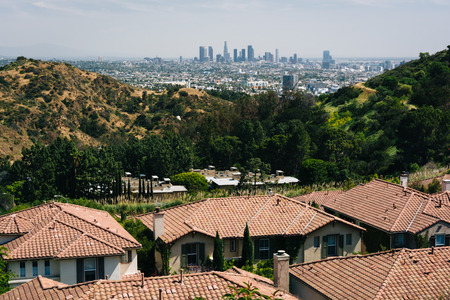 View of houses and the Los Angeles Skyline from Mulholland Drive in Los Angeles, California.のeditorial素材