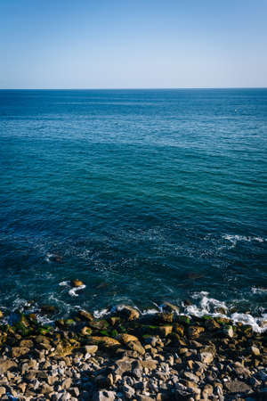 View of a rocky beach in Malibu, California.の写真素材