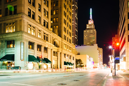 Commerce Street at night, in Dallas, Texas.のeditorial素材