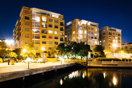 Apartment buildings at night on the waterfront in Fells Point, Baltimore, Maryland.のeditorial素材