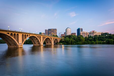 The Key Bridge over the Potomac River and Rosslyn skyline, seen from Georgetown, Washington, DC.のeditorial素材