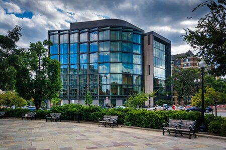 Washington Circle Park, and buildings in Washington, DC.のeditorial素材