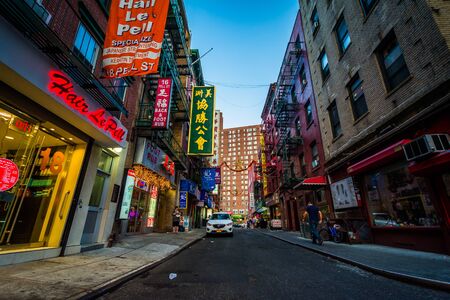 Pell Street in Chinatown, Manhattan, New York.のeditorial素材