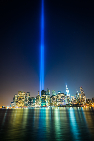 The Tribute in Light over the Manhattan Skyline at night, seen from Brooklyn Bridge Park, in Brooklyn, New York.の写真素材