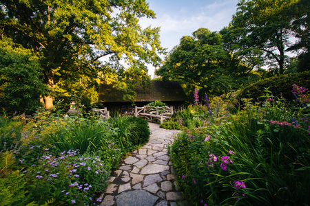 Path and flowers at the Shakespeare Garden, in Central Park, Manhattan, New York.のeditorial素材