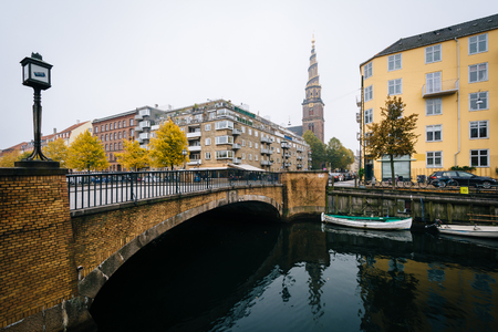 Bridge over the the Christianshavn Canal and the Church of Our Saviour, in Christianshavn, Copenhagen, Denmark.のeditorial素材