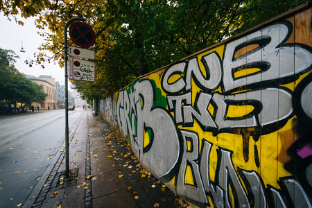 Graffiti along Prinsessegade in Christianshavn, Copenhagen, Denmark.のeditorial素材