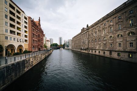 The River Spree, in Mitte, Berlin, Germany.のeditorial素材