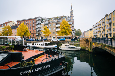 Boats in the Christianshavn Canal, in Christianshavn, Copenhagen, Denmark.のeditorial素材