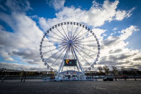 The Roue de Paris at Place de la Concorde, in Paris, France.のeditorial素材