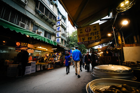 Street market along Lane 75, Linyi St, in the Zhongzheng District, Taipei, Taiwan.のeditorial素材