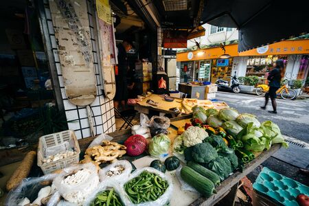 Food vendor near Dongmen, in Taipei, Taiwan.のeditorial素材